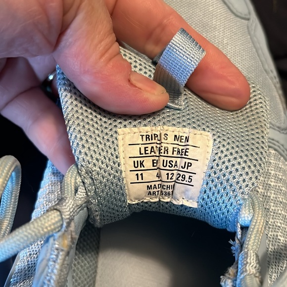 Balenciago’s 45 light blue size 12. Comes with extra shoe strings and dust bag - Picture 8 of 10